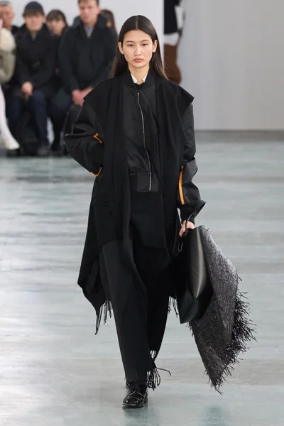 Look 28